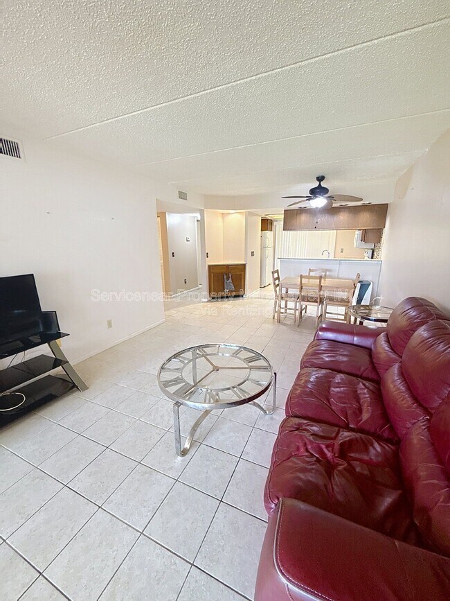 Building Photo - 217 Woodlake Wynde