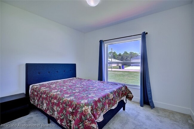 Building Photo - 827 Renault Ave