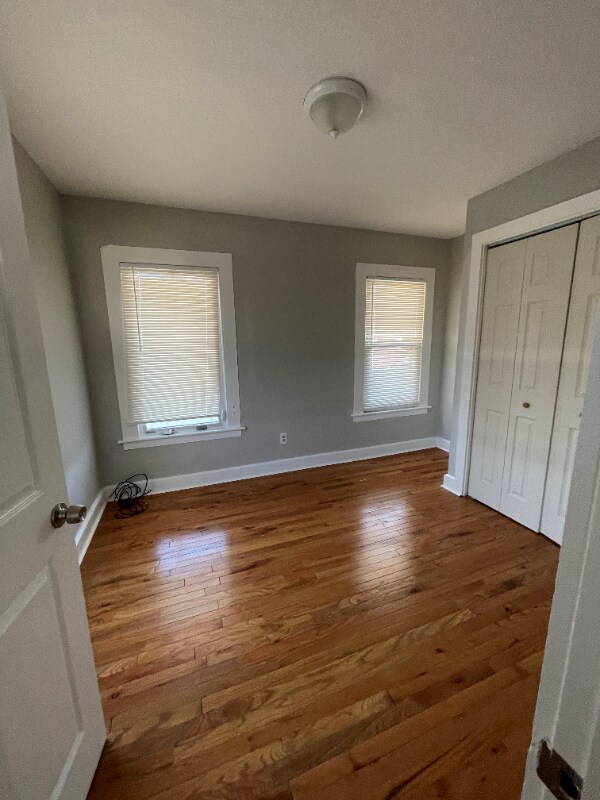 Building Photo - 36 School St