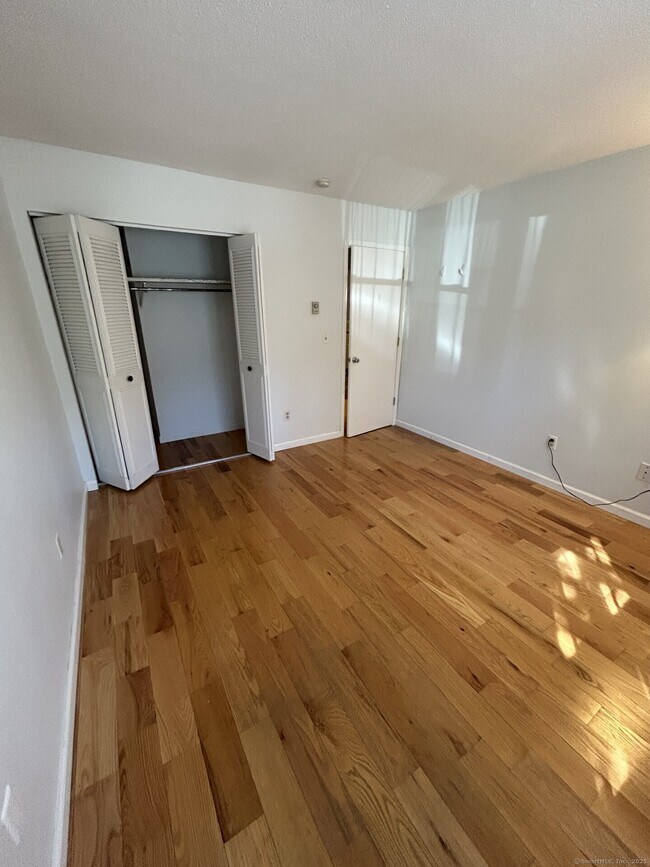 Building Photo - 87 Wellington Dr