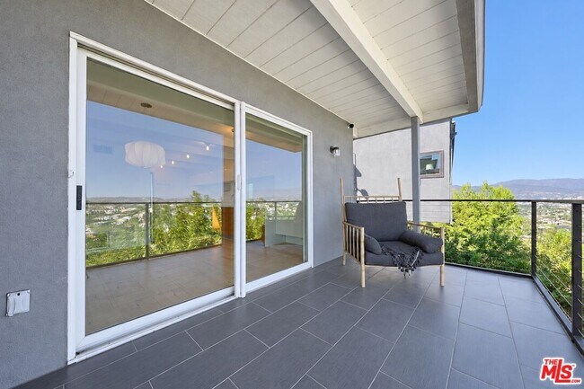 Building Photo - 2226 Ronda Vista Dr