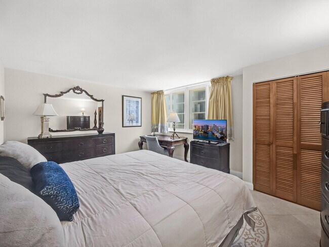 Building Photo - 125 S Ocean Ave