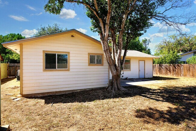 Building Photo - 225 Linda Ct