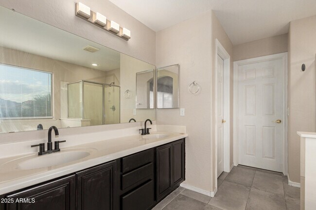 Building Photo - 3545 E Crescent Way