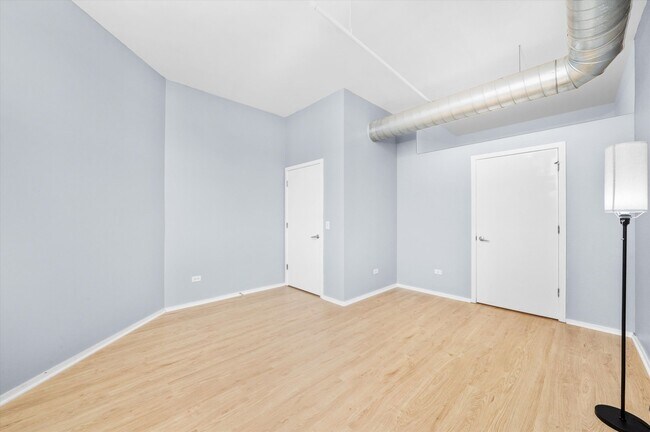Building Photo - 2323 W Pershing Rd