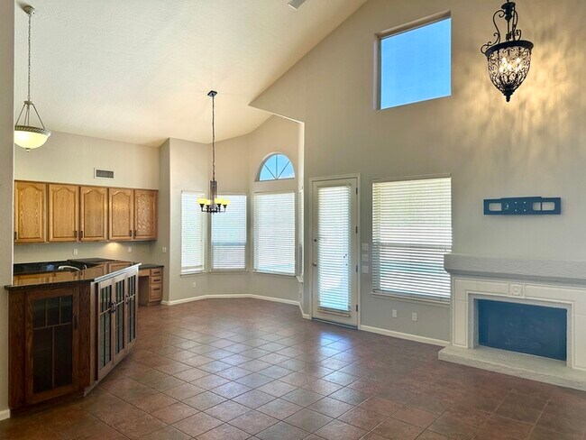 Building Photo - Spectacular Club West Executive home on co...