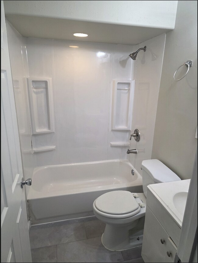 Building Photo - Beautiful 4-Bedroom Home for Rent in St. Louis – $1,800/Month