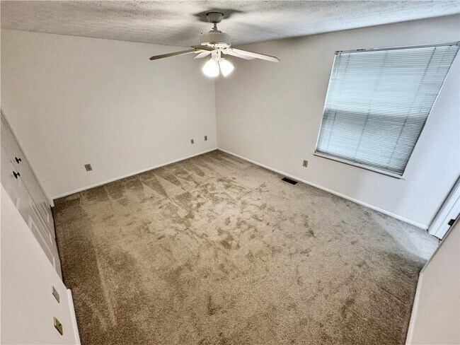 Building Photo - 100 Roswell Farms Ct