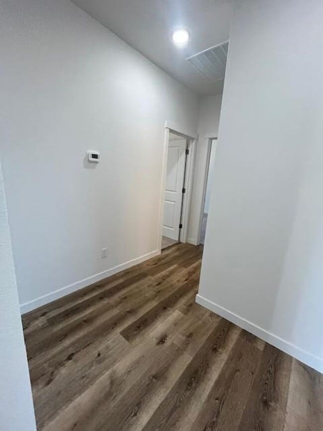 Building Photo - $250 off first full month!!! 3 Bedroom 2 B...