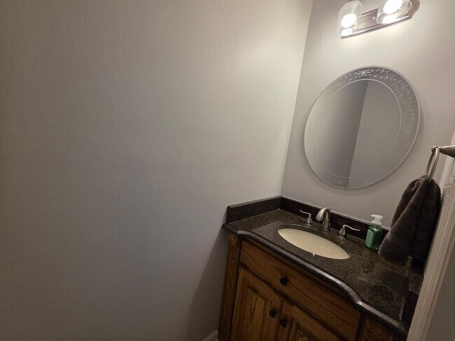 Building Photo - 1318 Maple Leaf Ct