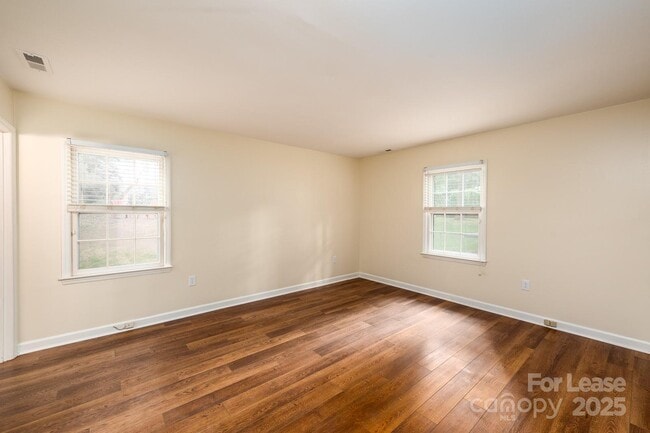 Building Photo - 901 Winter Wood Dr