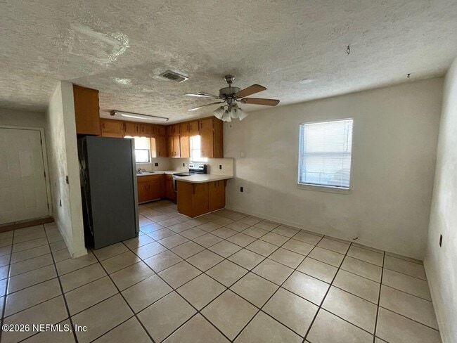 Building Photo - 231 Hopkins St