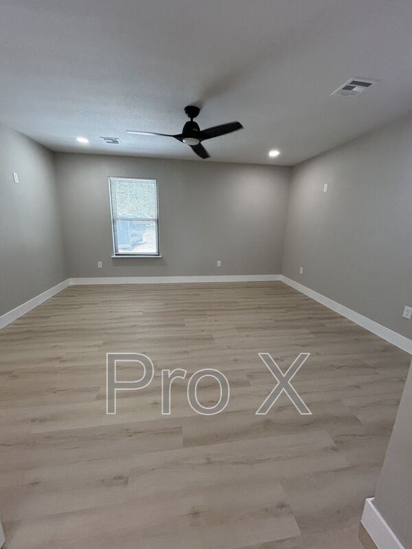 Building Photo - 1118 W 1st St