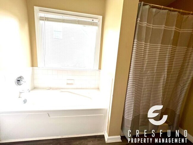 Building Photo - Waterview 3BR 2Bath Off Ramsey Street