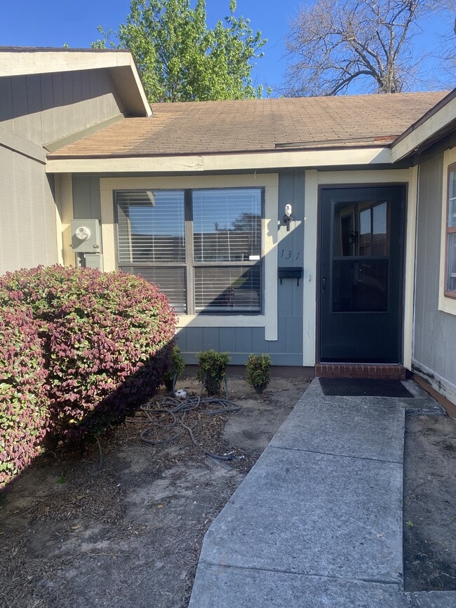 Building Photo - 131 Stonehedge Drive