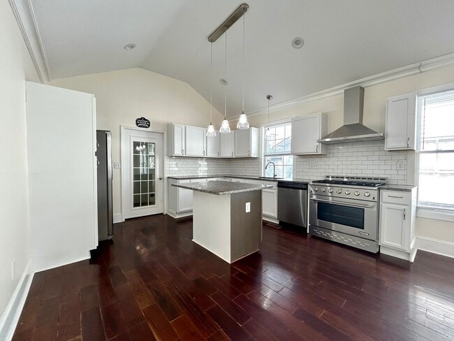 Building Photo - 202 Maurice St