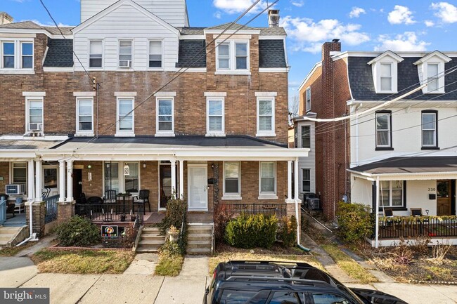 Building Photo - 232 Buchanan St