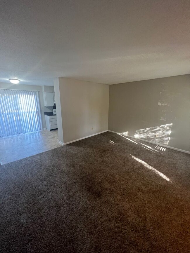 1 Bd/1 Bth 2nd floor ONLY $ 950.00 - 1 Bd/1 Bth 2nd floor    ONLY $ 950.00