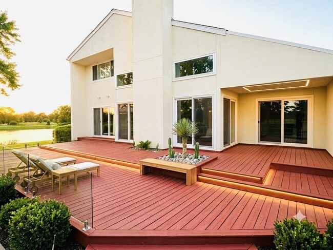 Building Photo - 2810 Lakeview Dr