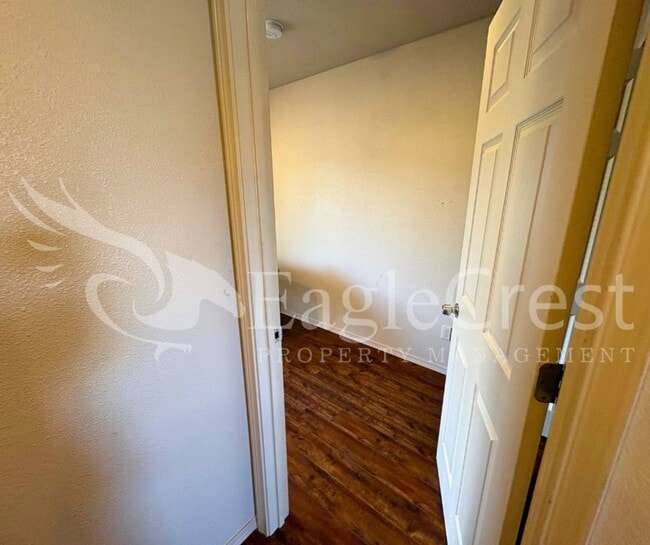 Building Photo - Spacious 3-Bedroom, 2-Bath Home on a Corner Lot-Students Encouraged To Apply