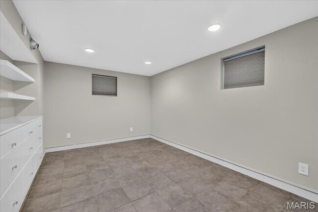 Building Photo - Richmond Heights Home!