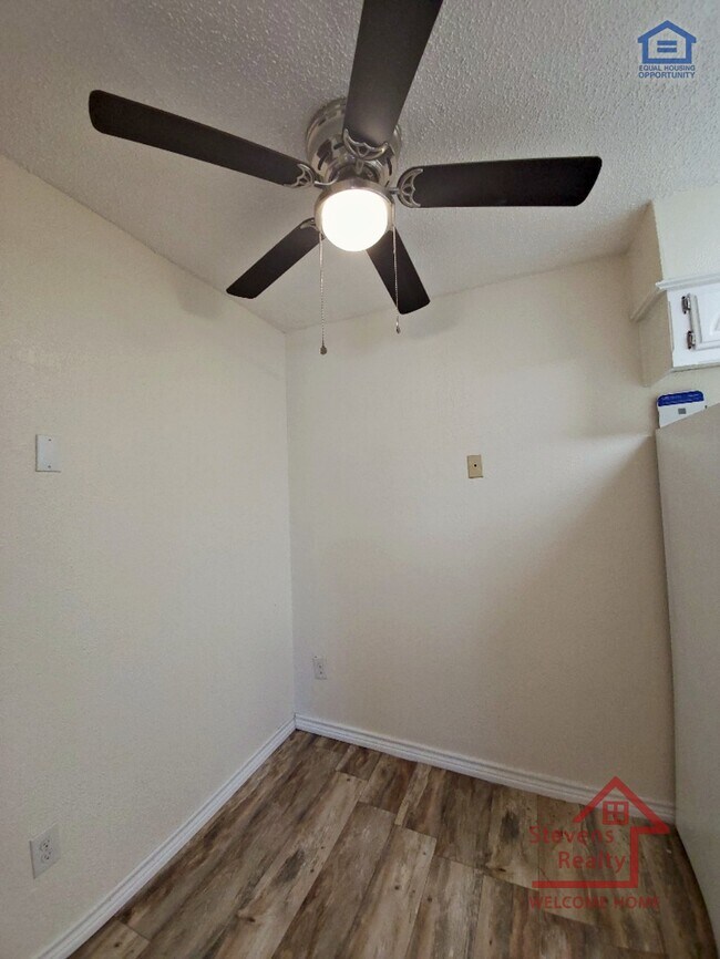 Building Photo - 2110 NW Lindy Ave