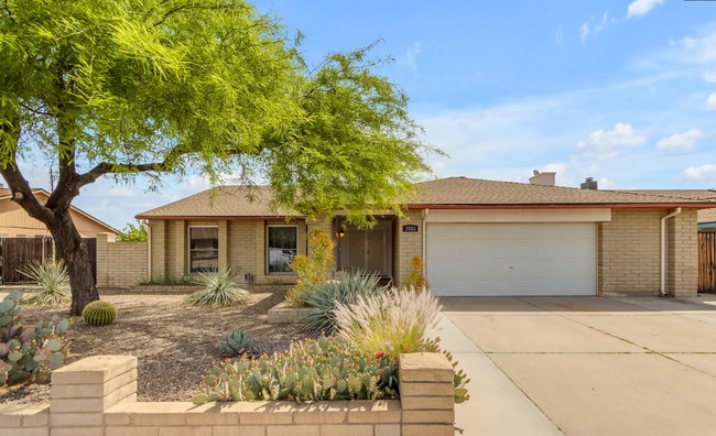 Primary Photo - 2935 S Mollera