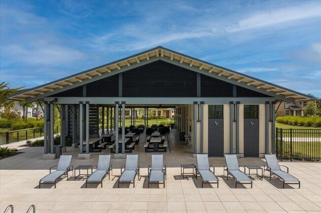 Building Photo - 637 Bayhawk St