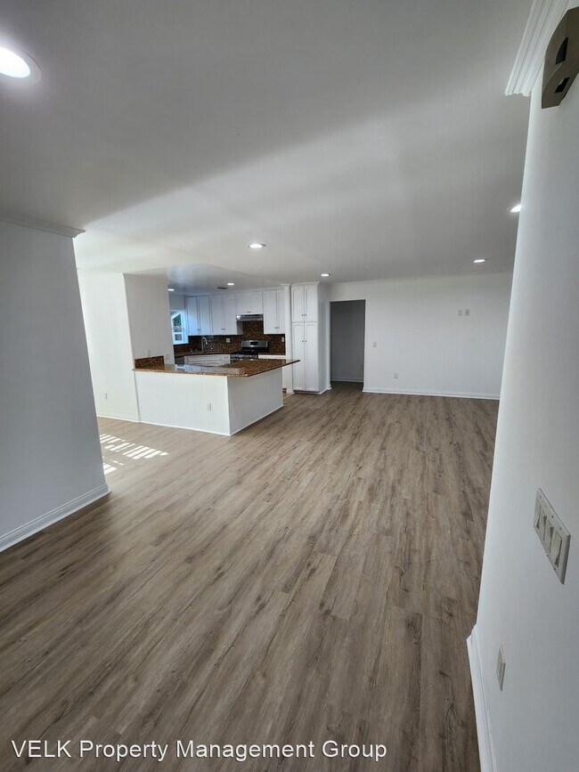 Building Photo - 3 br, 2.5 bath House - 2585 N Windsor Ave