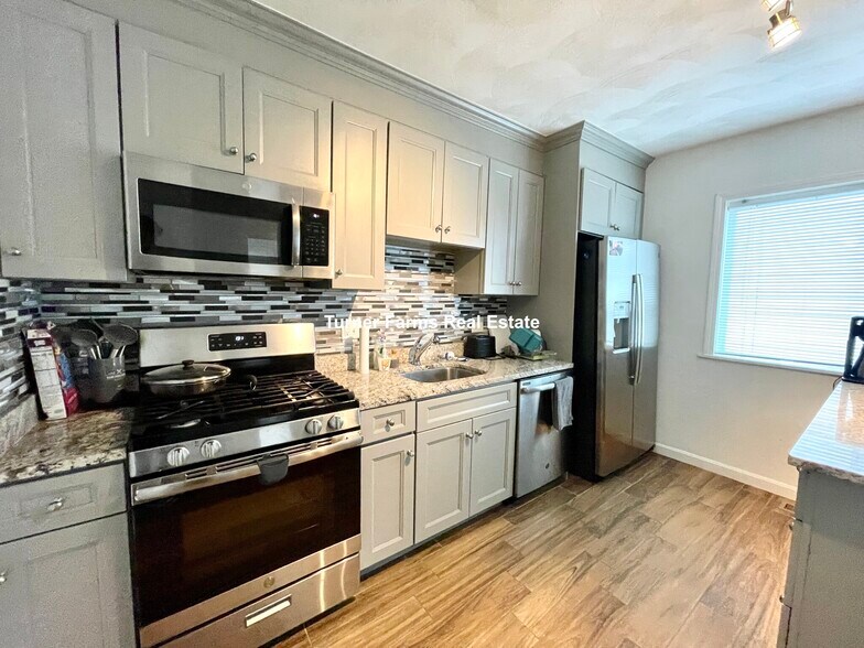 Building Photo - 48 Derby St