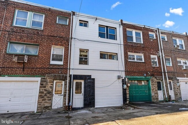 Building Photo - 4313 Teesdale St