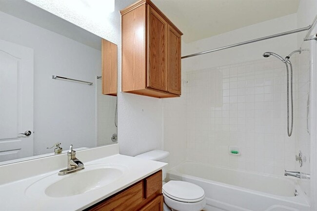 Building Photo - 8605 Ganttcrest Dr