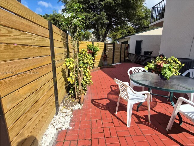 Building Photo - 10904 SW 72nd St