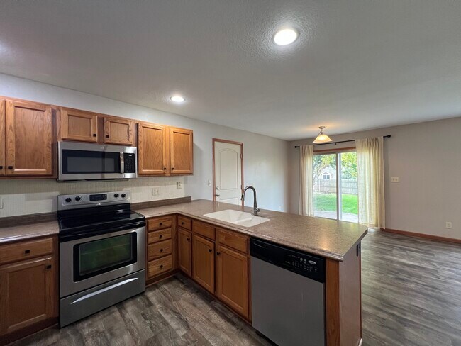 Building Photo - 480 SE Waco Pl