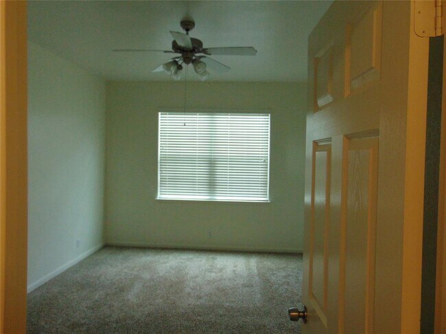 Building Photo - 2417 Allred Dr
