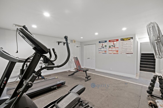 Building Photo - 989 Creekhill Ln