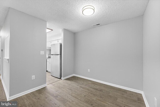 Building Photo - 2415 Ravens Crest Dr