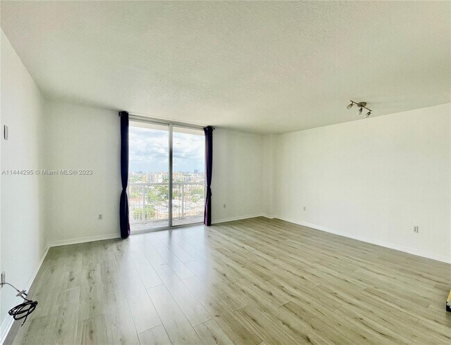 Building Photo - 900 SW 8th St