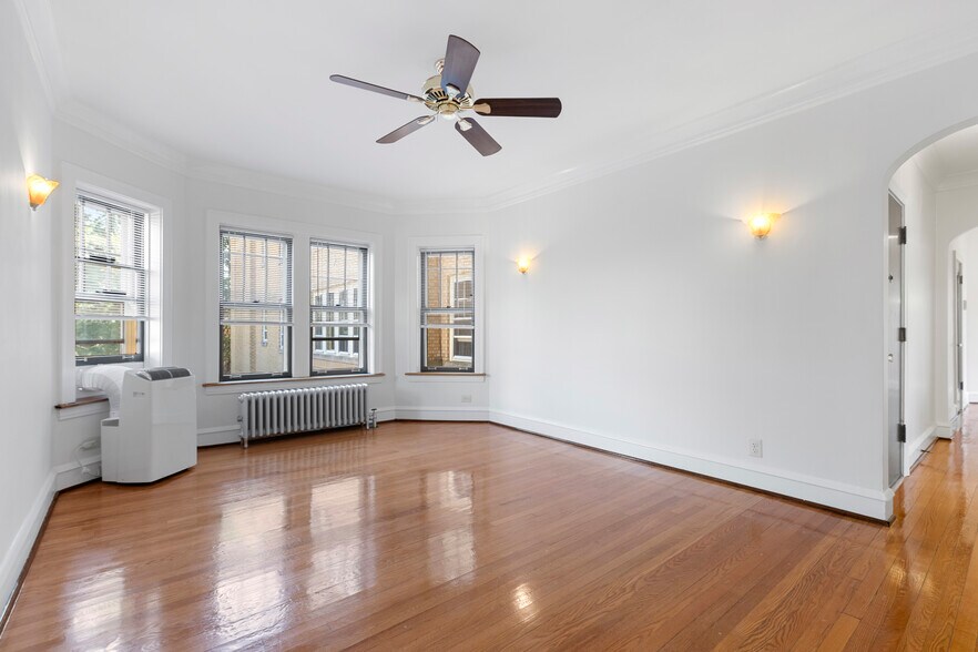 Building Photo - 816 Mulford St