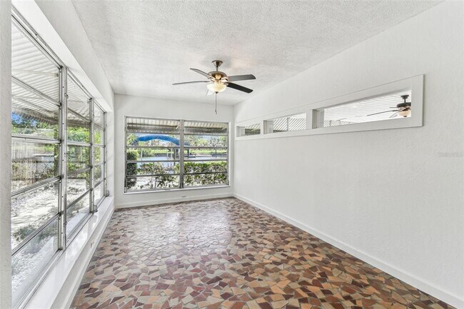 Building Photo - 610 Bosphorous Ave