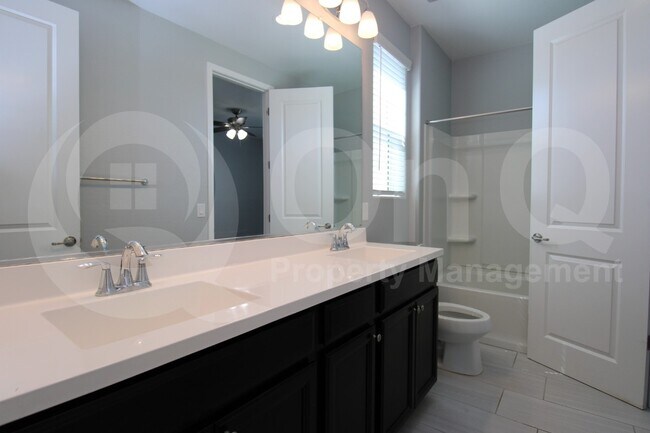 Building Photo - 2092 E Lantana Dr