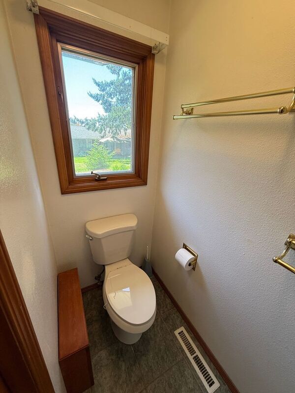 Building Photo - 460 SE Conifer Pl