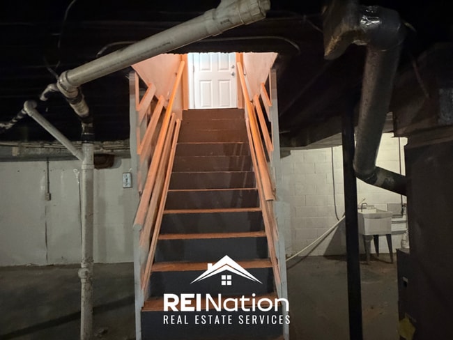Building Photo - MASSIVE BESSEMER RENTAL! 4BR/2.5BA | High Ceilings & Brick Fireplace | 2-Car Garage!