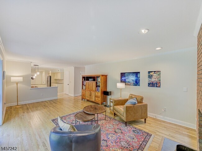 Building Photo - 152 Woolf Rd
