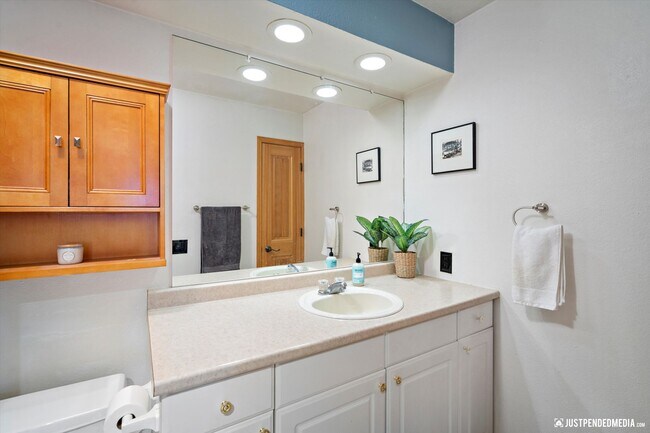 Building Photo - Executive Style Condominium