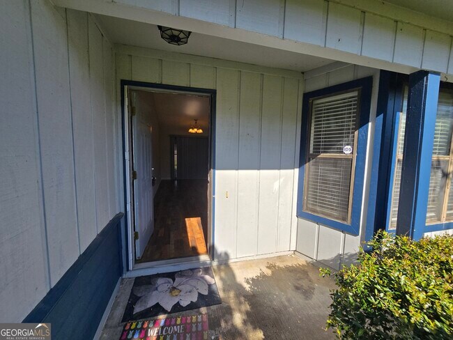 Building Photo - 425 Sunnyside Dr