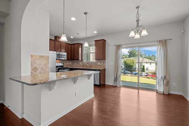 Building Photo - Modern 3-Bed Townhome in Thompson Ridge – ...