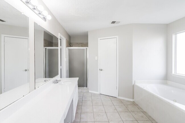 Building Photo - 627 Bold Ruler Dr