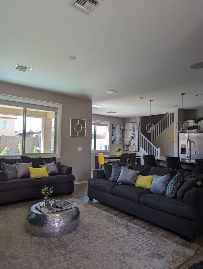 Sofa set - 4391 W Federal Way