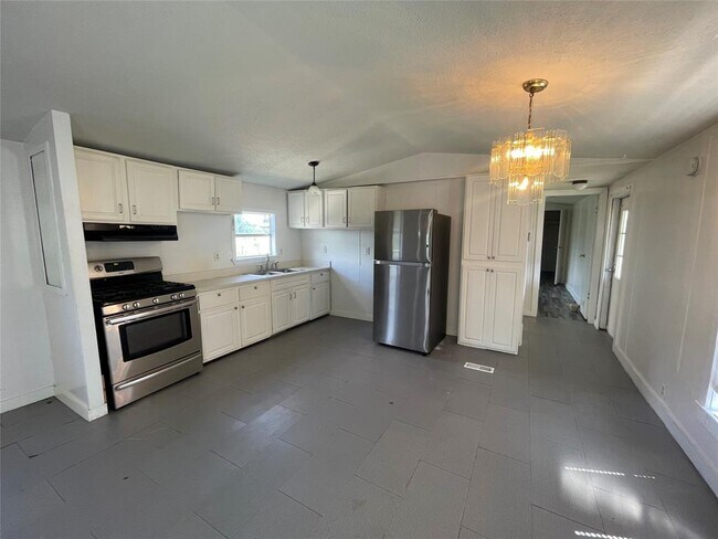 Building Photo - 747 Rd 5210